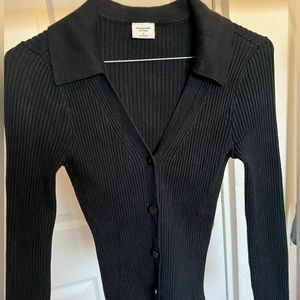 Cropped V-neck Abercrombie sweater/cardigan